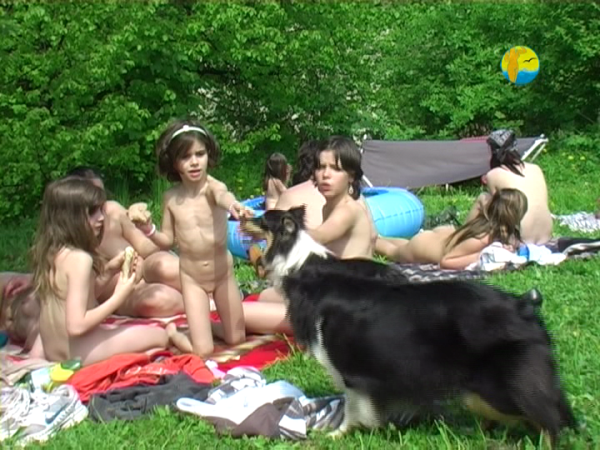 Small Trampoline - family naturism video [Pure naturism]